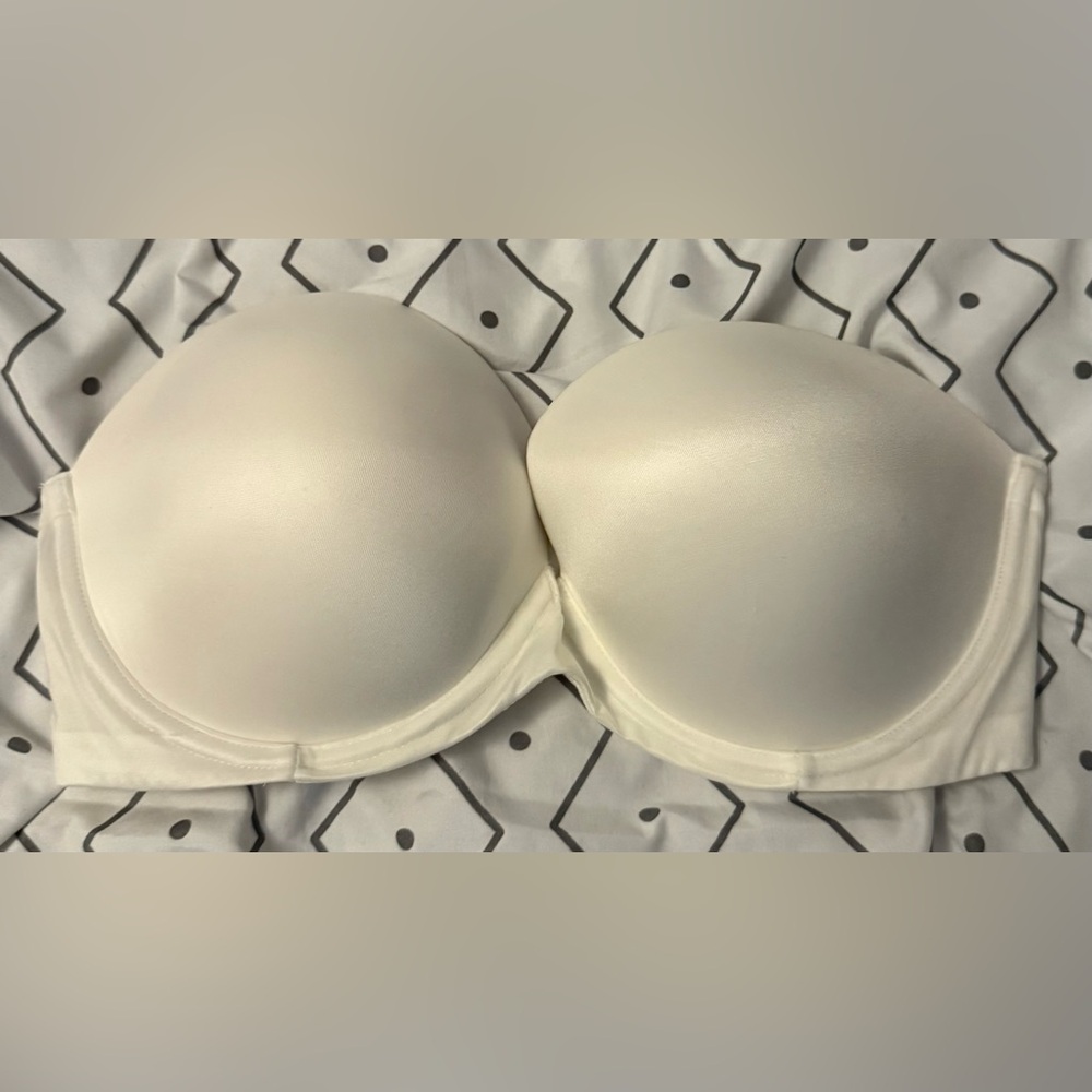 Elegant Victoria’s secret White Strapless Bra